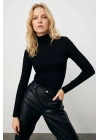 Kadın Siyah Yarım Balıkçı Yaka Uzun Kollu Vücudu Saran Esnek Pamuklu Bluz