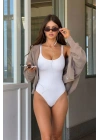 Kadın Beyaz İnce Ayarlanabilir Askılı Fitilli Kaşkorse U Yaka Çıtçıtlı Atlet Body