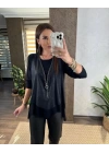 Kadın Uzun Kol Asimetrik Kesim Viskon Bluz Ve çatlak Deri Görünümlü Fermuar Detaylı Yelek Ikili Takım