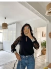 Kadın Uzun Kollu Göğüs Pencere Detay Yaka Boğazlı Kolları Tüllü Sandy Bluz