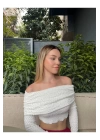 bysoca Kadın Beyaz Madonna Yaka Düşük Omuz Gofre Kumaş Dokulu Crop Bluz