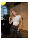 bysoca Kadın Beyaz Drapeli Degaje Yaka Kısa Kollu Vücudu Saran Sandy Kumaş Crop Bluz