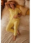 Kadın Sarı Puantiyeli Gömlek Yaka Önden Düğmeli Kısa Kollu Pantolonlu Pijama Takımı