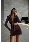 SİMLİ KUMAŞ BAĞLAMA DETAYLI CROP BLUZ -KISA BÜZGÜ DETAYLI ETEK - Bordo