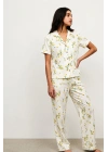 Kadın Çok Renkli Çiçek Desenli Kısa Kollu Gömlek Yaka Düğmeli Pantolonlu Pijama Takımı