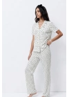 Kadın Kar Beyaz Puantiyeli Gömlek Yaka Kısa Kollu Düğmeli Pantolonlu Pijama Takımı