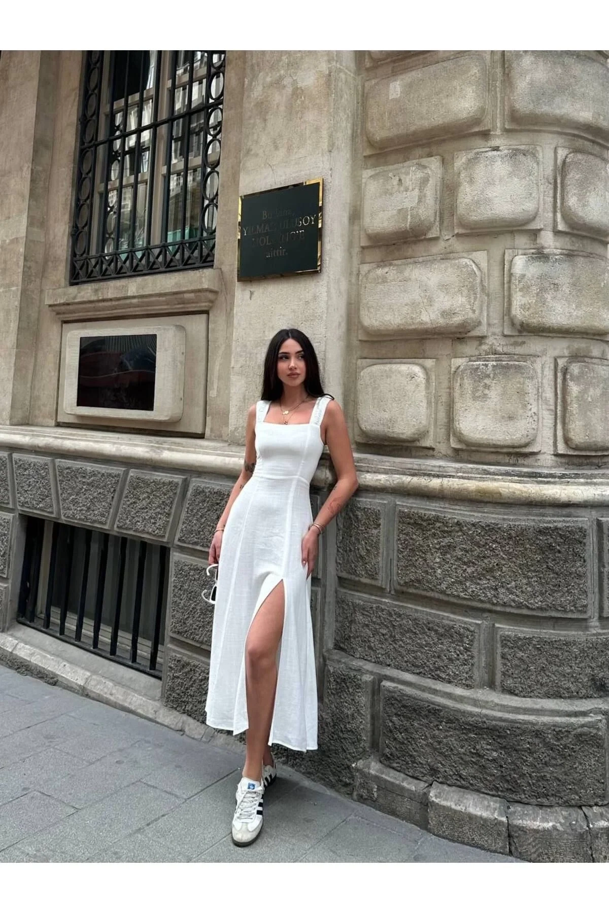 Kadın Beyaz Sırtı Bağcıklı Yırtmaçlı Kalın Askılı Büzgülü Keten Maxi Uzun Elbise