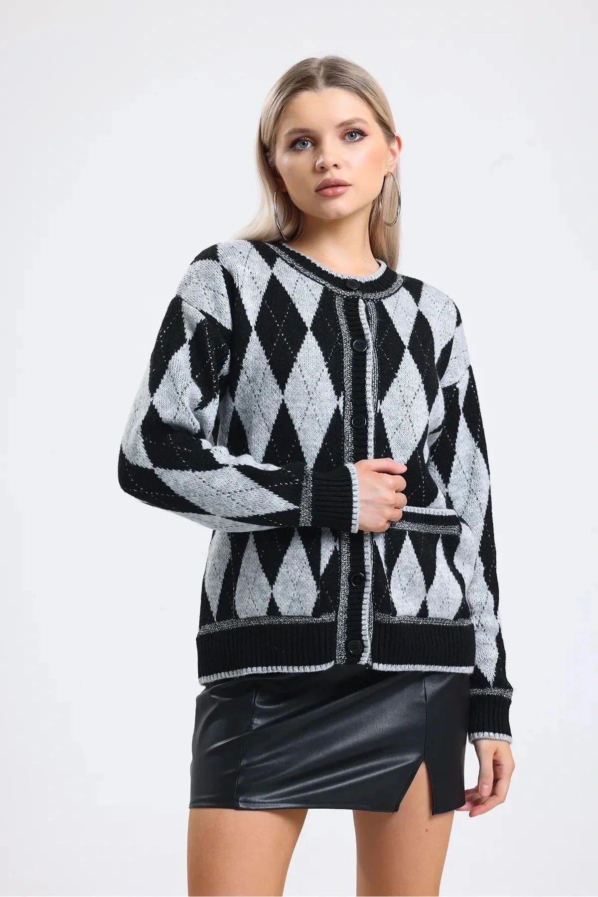 Kadın Siyah Gri Baklava Desenli Simli Düğmeli Cepli Bisiklet Yaka Triko Hırka