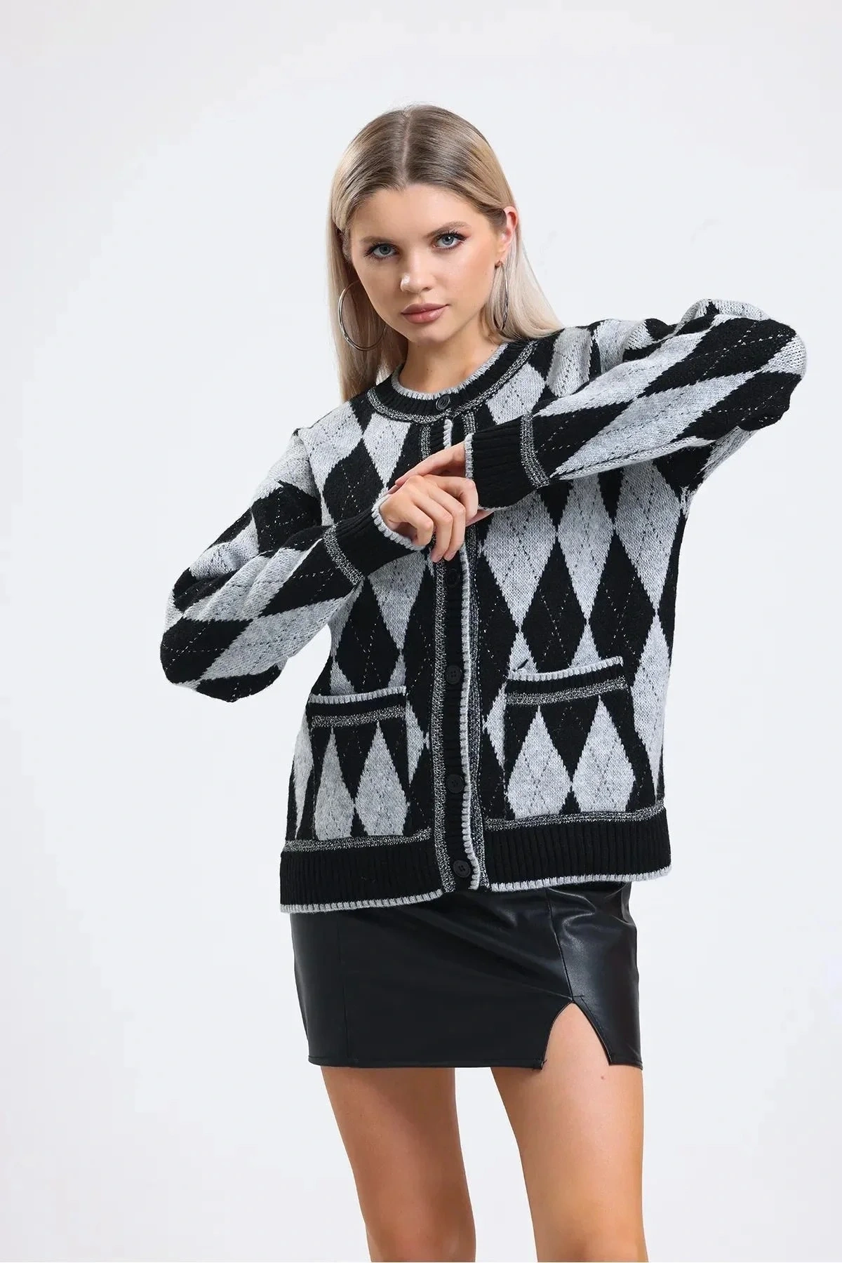 Kadın Siyah Gri Baklava Desenli Simli Düğmeli Cepli Bisiklet Yaka Triko Hırka