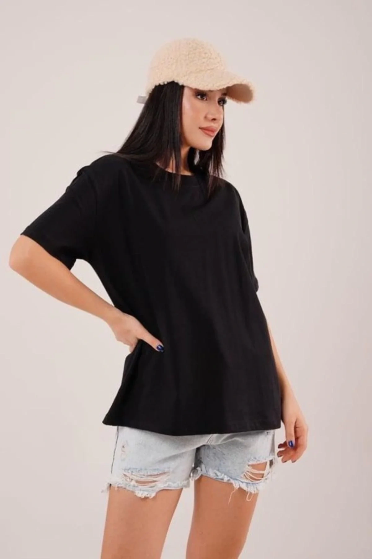 Kadın Siyah Oversize Kısa Kollu Yuvarlak Yaka Organik Pamuk Basic Tişört