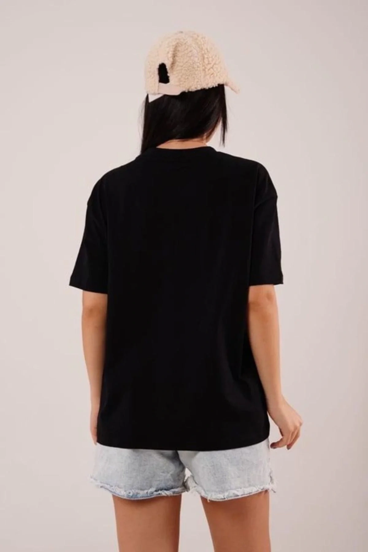 Kadın Siyah Oversize Kısa Kollu Yuvarlak Yaka Organik Pamuk Basic Tişört