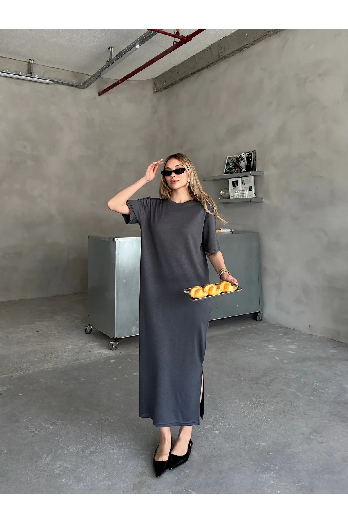 bysoca Kadın Antrasit Bisiklet Yaka Kısa Kollu Yırtmaçlı Rahat Kalıp Modal Pike Kumaş Midi Elbise