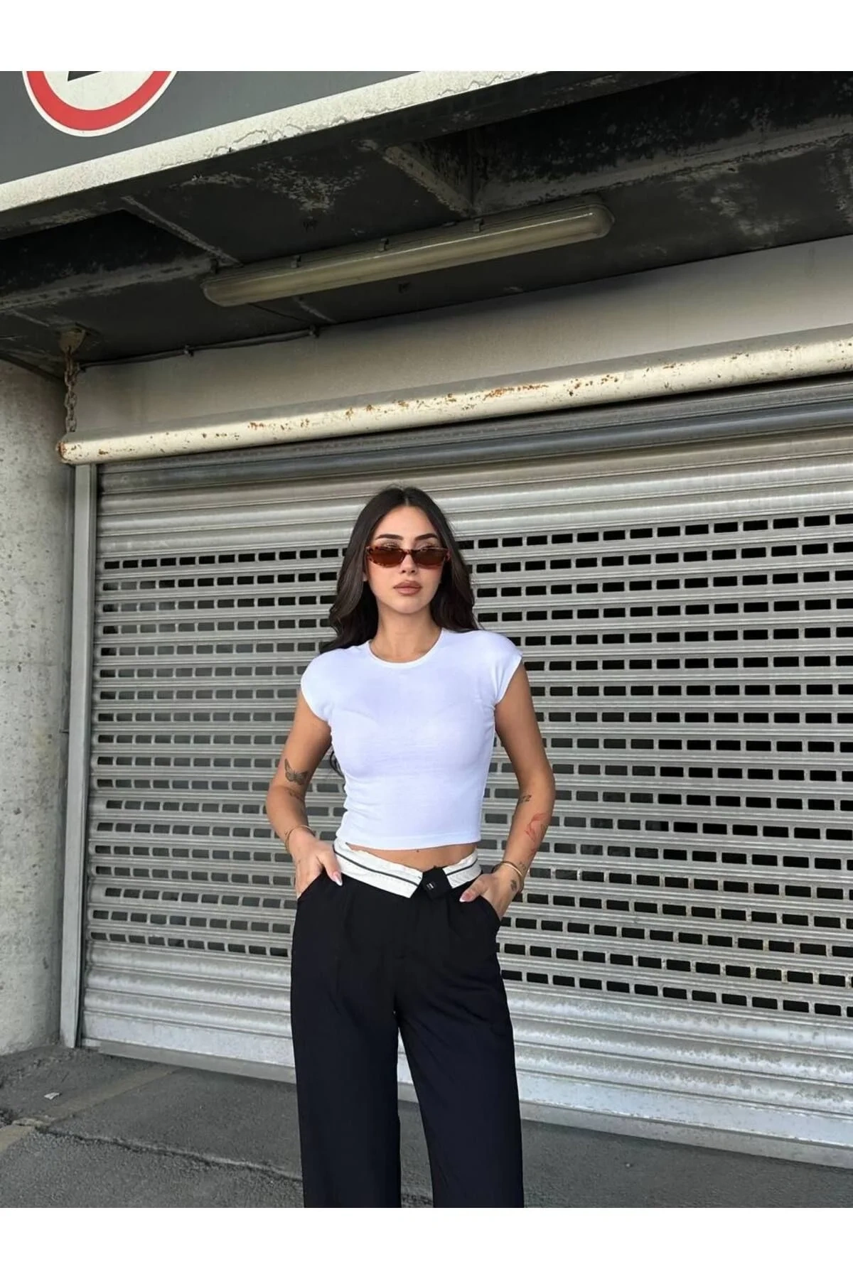 Kadın Beyaz Bisiklet Yaka Kısa Kollu Vücudu Saran Basic Fitilli Crop Tişört