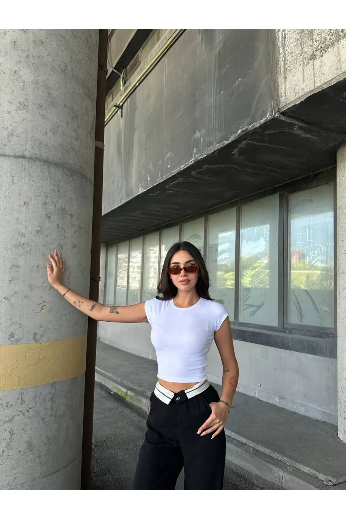 Kadın Beyaz Bisiklet Yaka Kısa Kollu Vücudu Saran Basic Fitilli Crop Tişört