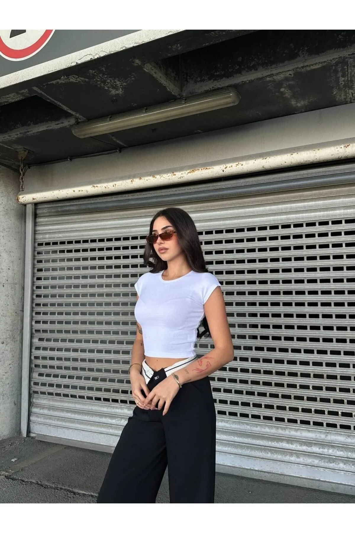 Kadın Beyaz Bisiklet Yaka Kısa Kollu Vücudu Saran Basic Fitilli Crop Tişört