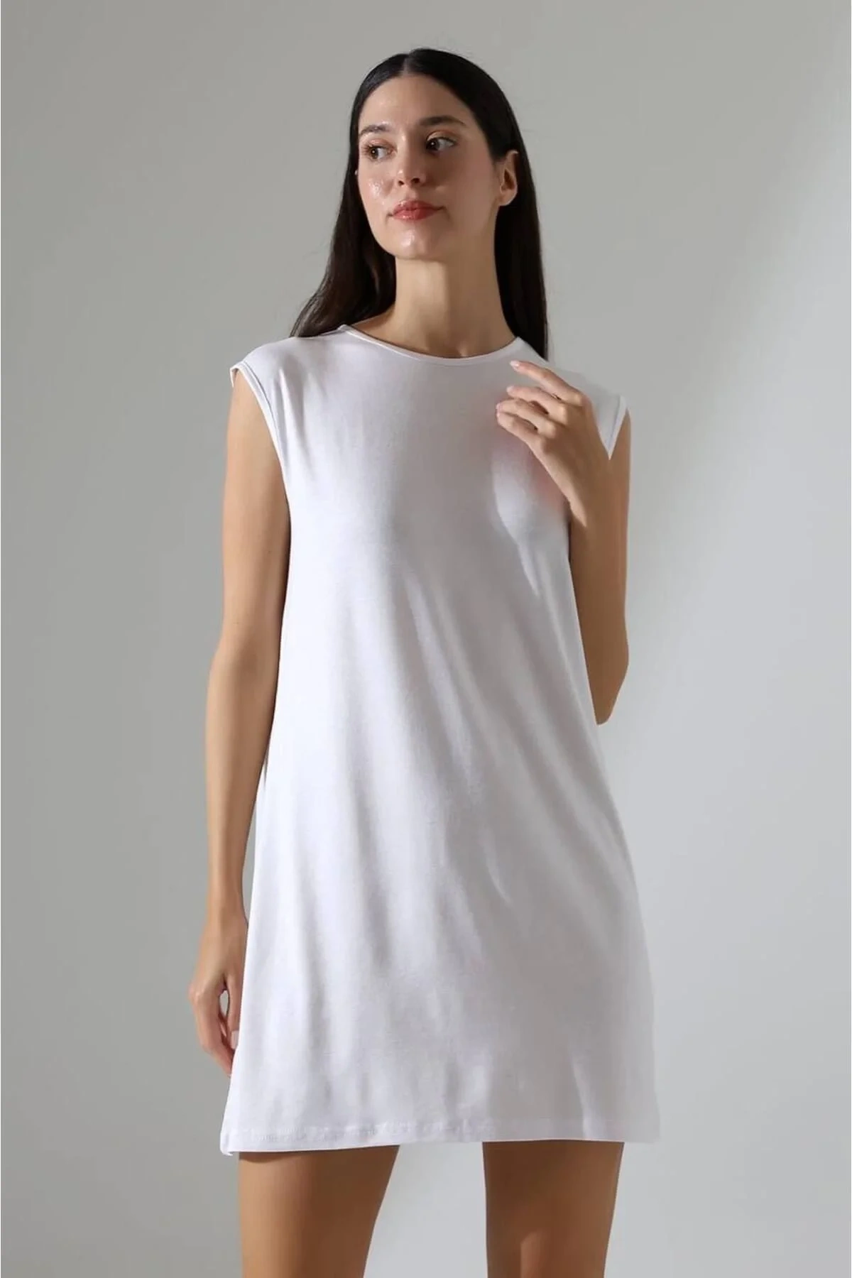 Kadın Beyaz Oversize Kolsuz Bisiklet Yaka Basic Viskon Kısa İçlik Tunik Elbise