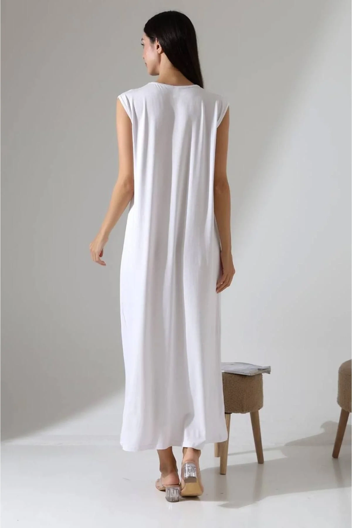 Kadın Beyaz Oversize Sıfır Kol Bisiklet Yaka Uzun Maxi Basic Viskon İçlik Jile Elbise