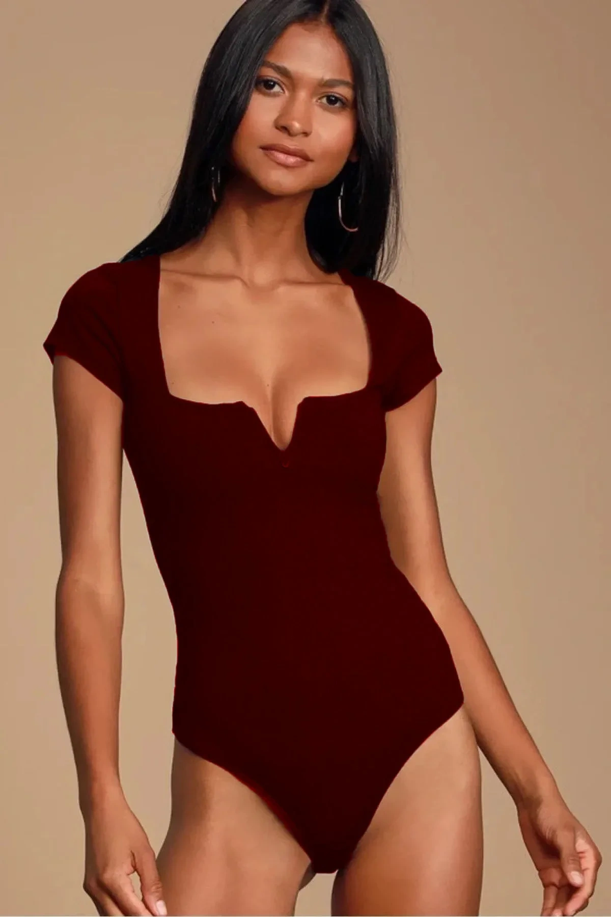 Kadın Bordo Göğüs Dekolteli V Yaka Detaylı Kare Yaka Kısa Kol İpek Jarse Bodysuit