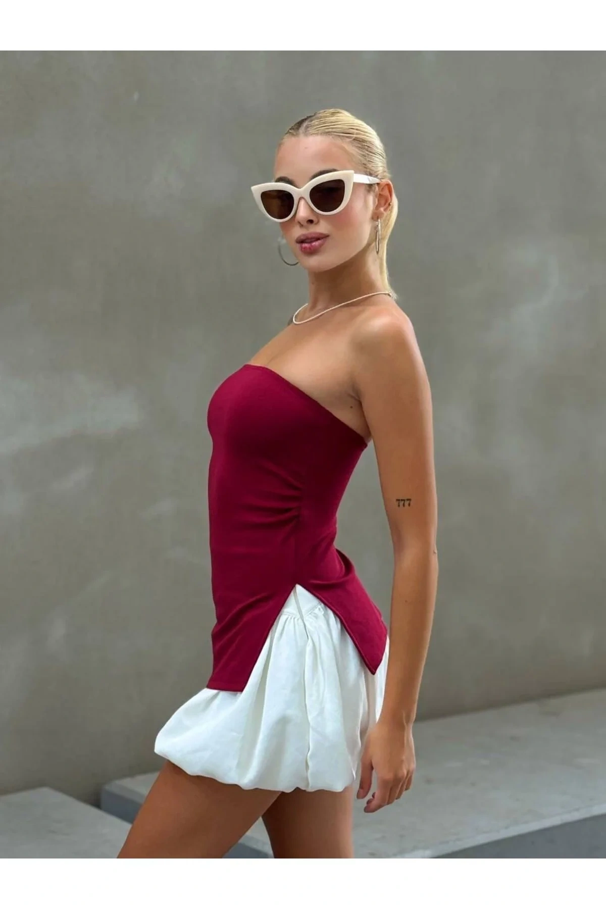 Kadın Bordo Straplez Yanları Yırtmaçlı ve Büzgülü Vücudu Saran Yazlık Tunik Bluz