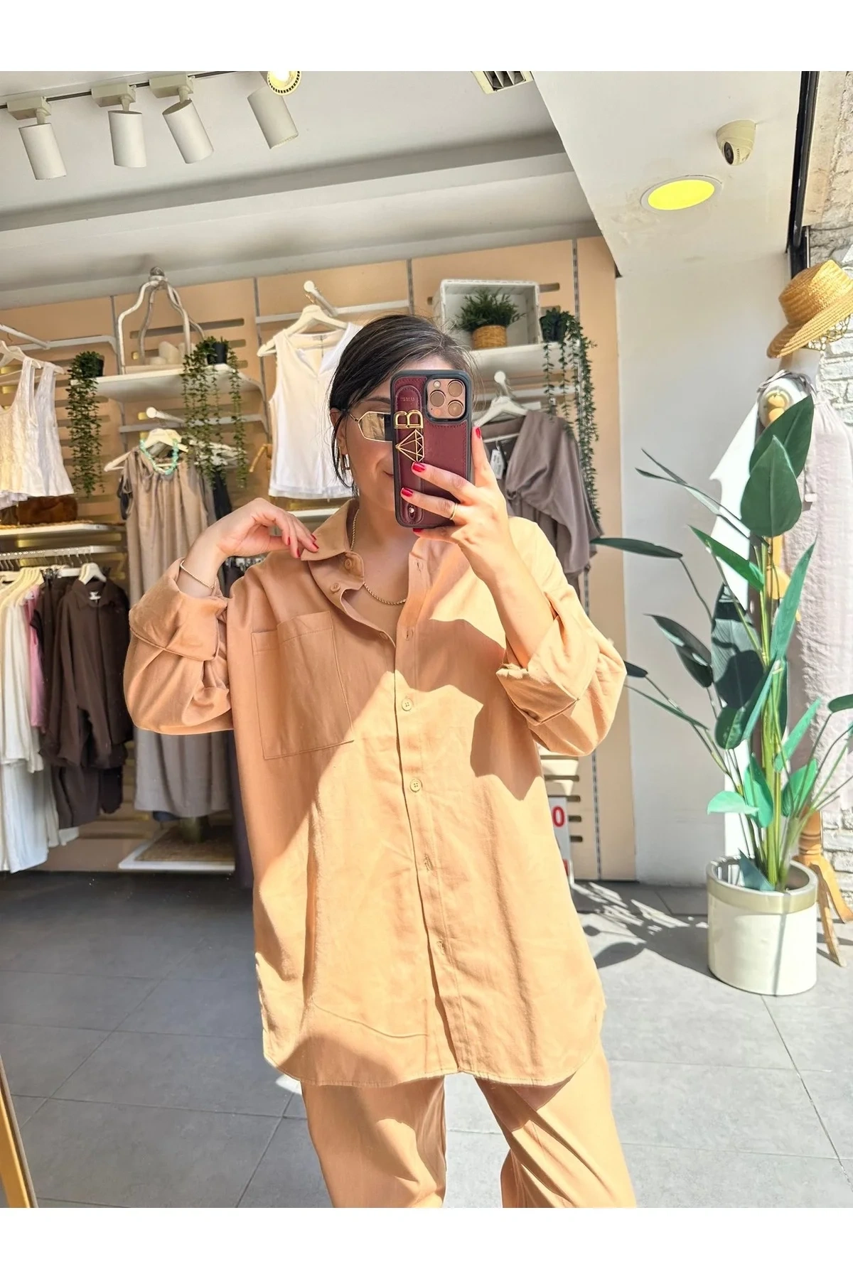 bysoca Kadın Camel Oversize Yıkamalı Gabardin Gömlek ve Beli Lastikli Havuç Pantolon İkili Takım