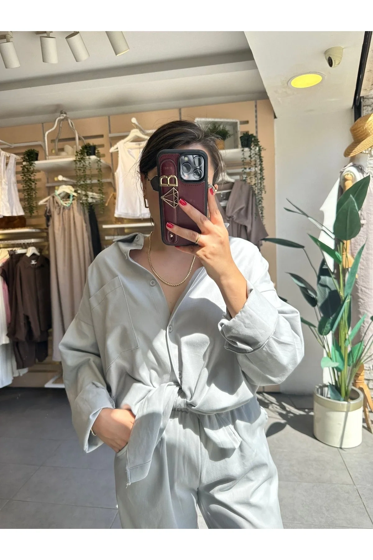 Kadın Gri Oversize Yıkamalı Gabardin Gömlek ve Beli Lastikli Havuç Pantolon İkili Takım