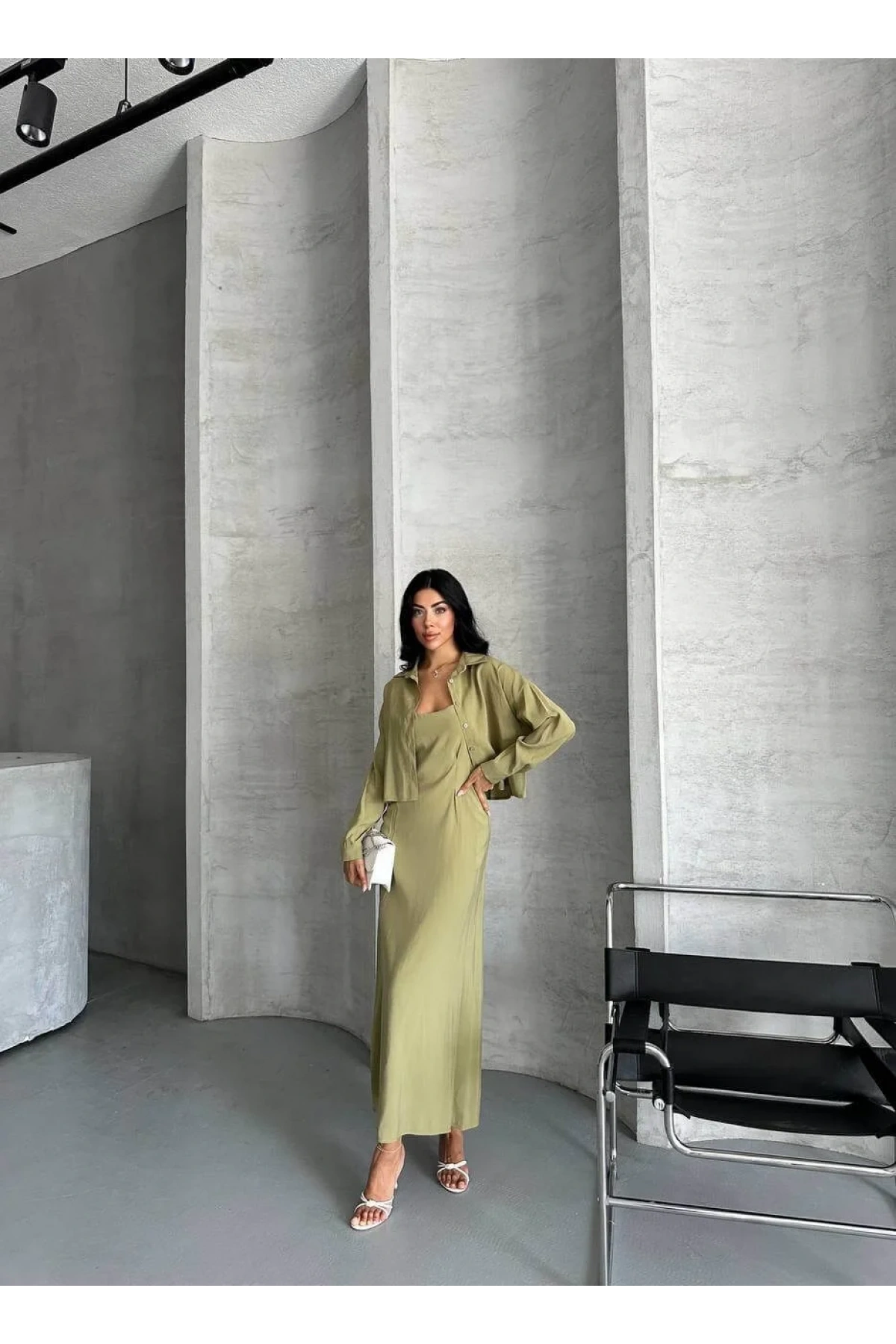 Kadın Haki Dokuma Kumaş Crop Gömlek ve U Yaka İp Askılı Uzun Elbise İkili Takım