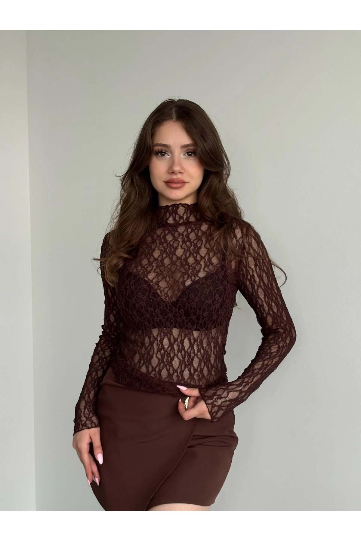 Kadın Kahverengi Yarım Balıkçı Yaka Uzun Kollu Vücudu Saran Transparan Dantel Tül Body Bluz