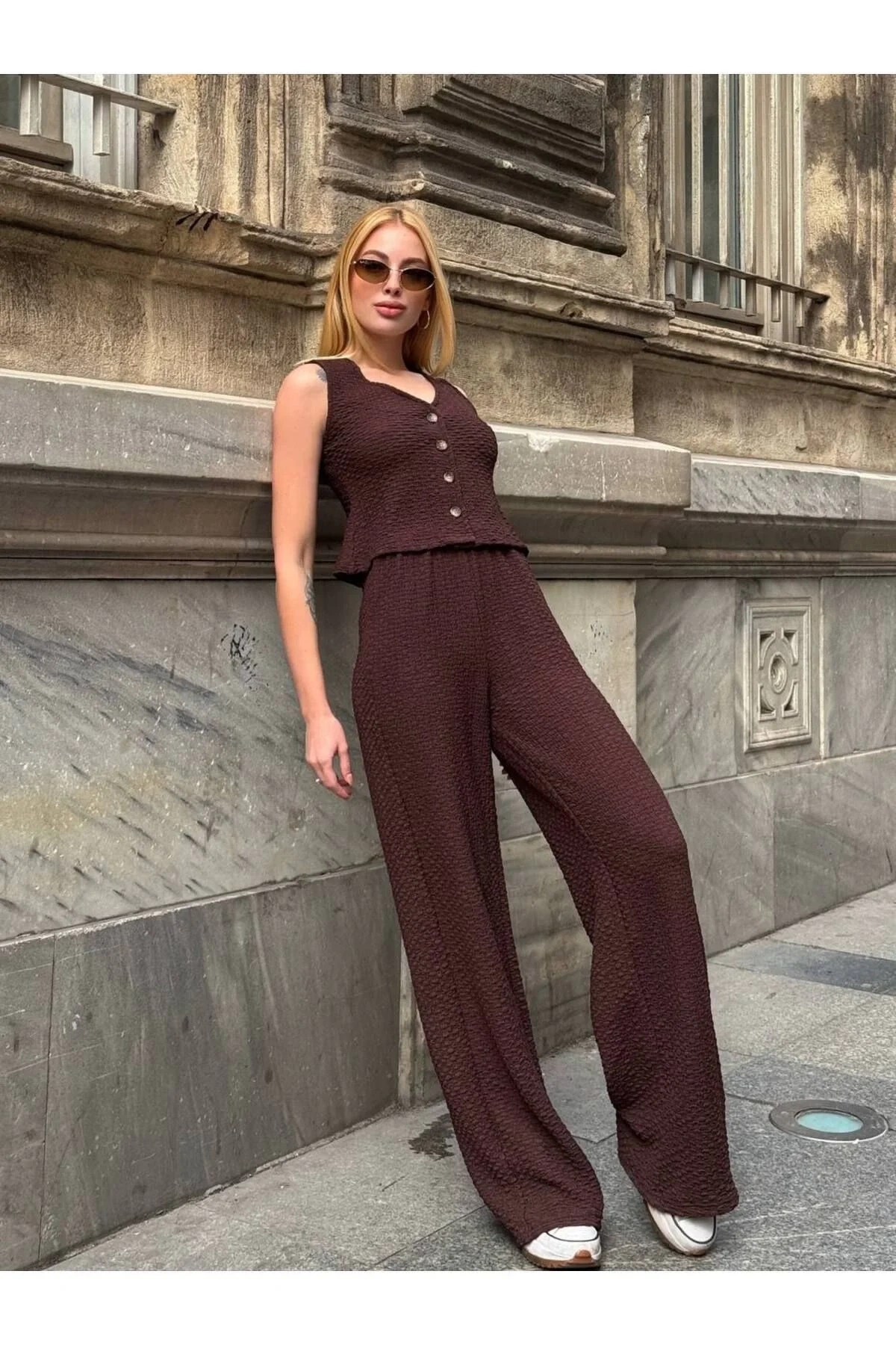 Kadın Kahverengi Yüksek Bel Cepsiz Beli Lastikli Gofre Dokulu Bol Paça Rahat Günlük Pantolon