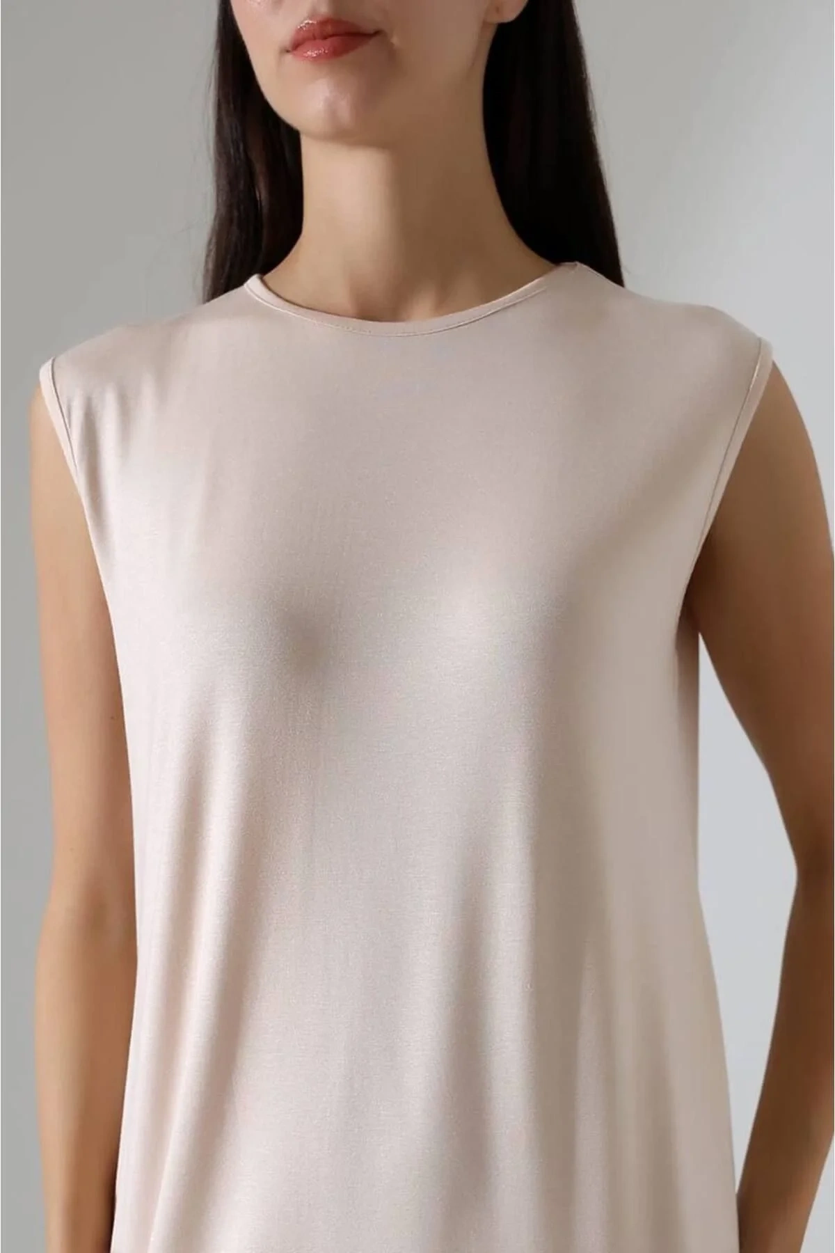 Kadın Bej Oversize Kolsuz Bisiklet Yaka Basic Viskon Kısa İçlik Tunik Elbise