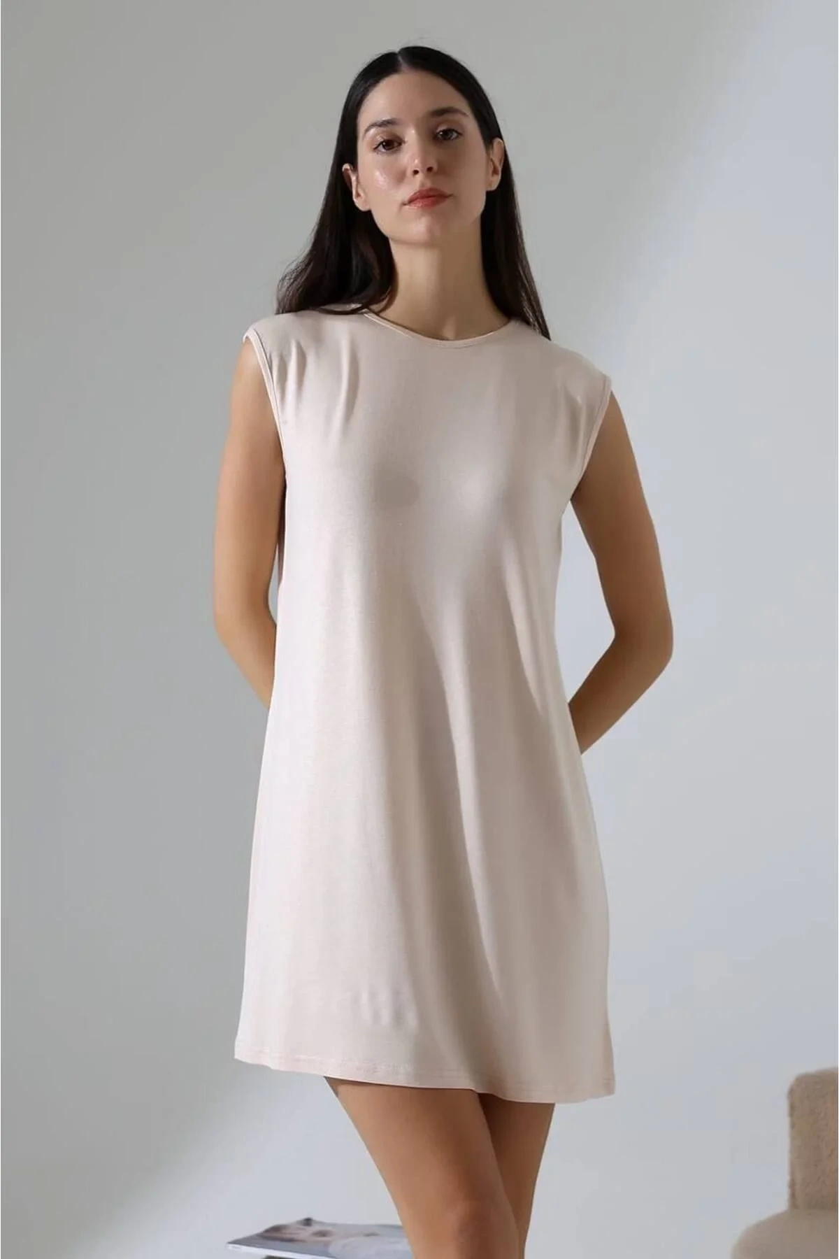 Kadın Bej Oversize Kolsuz Bisiklet Yaka Basic Viskon Kısa İçlik Tunik Elbise
