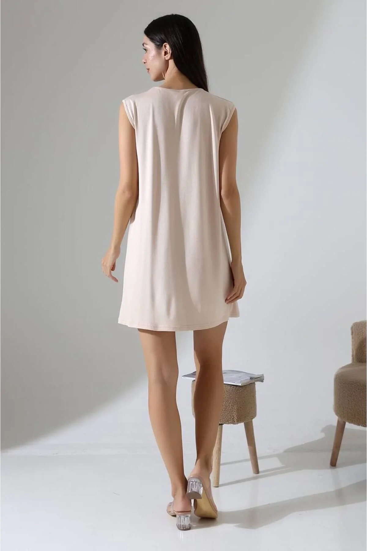 Kadın Bej Oversize Kolsuz Bisiklet Yaka Basic Viskon Kısa İçlik Tunik Elbise