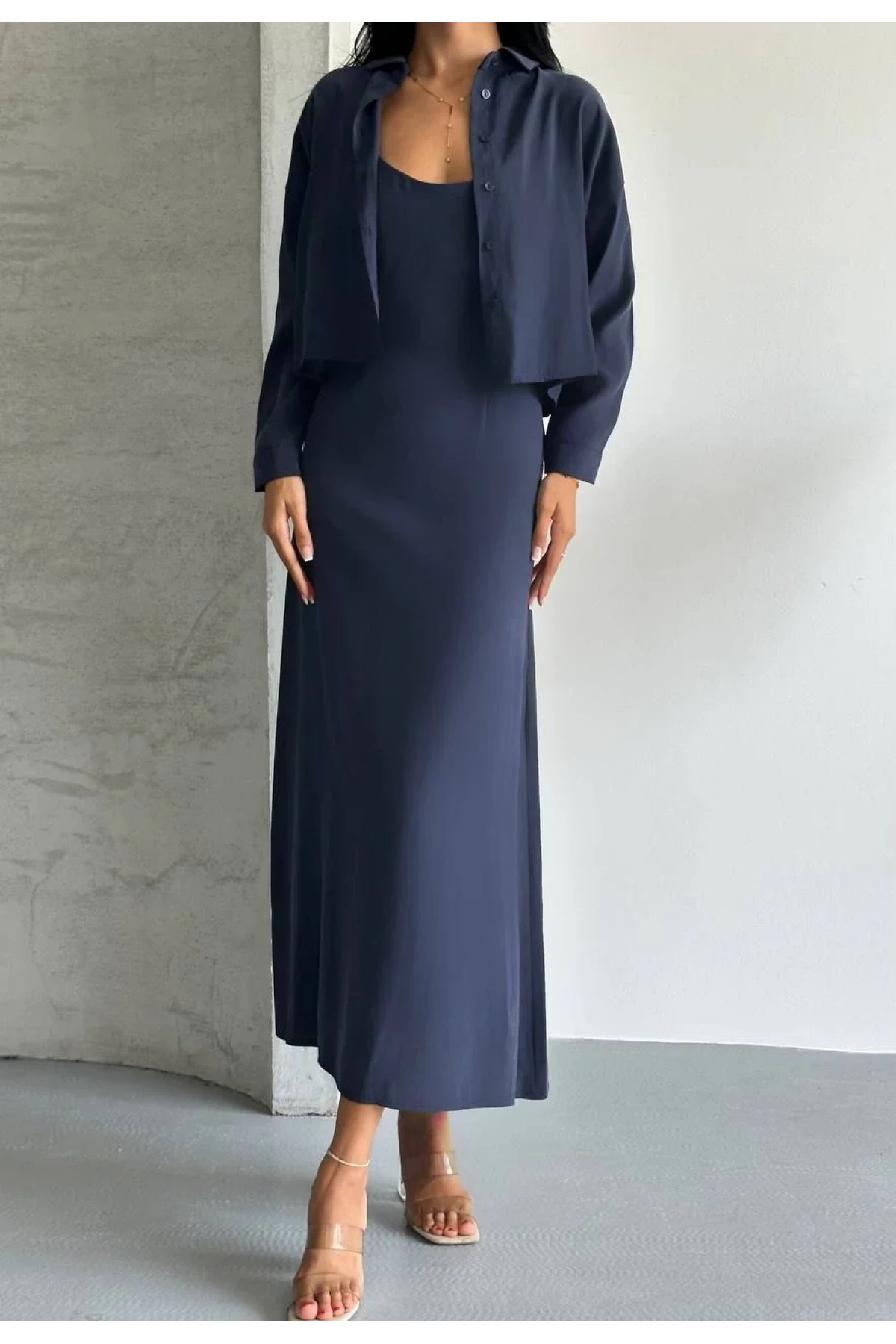 Kadın Lacivert Dokuma Kumaş Crop Gömlek ve U Yaka İp Askılı Uzun Elbise İkili Takım