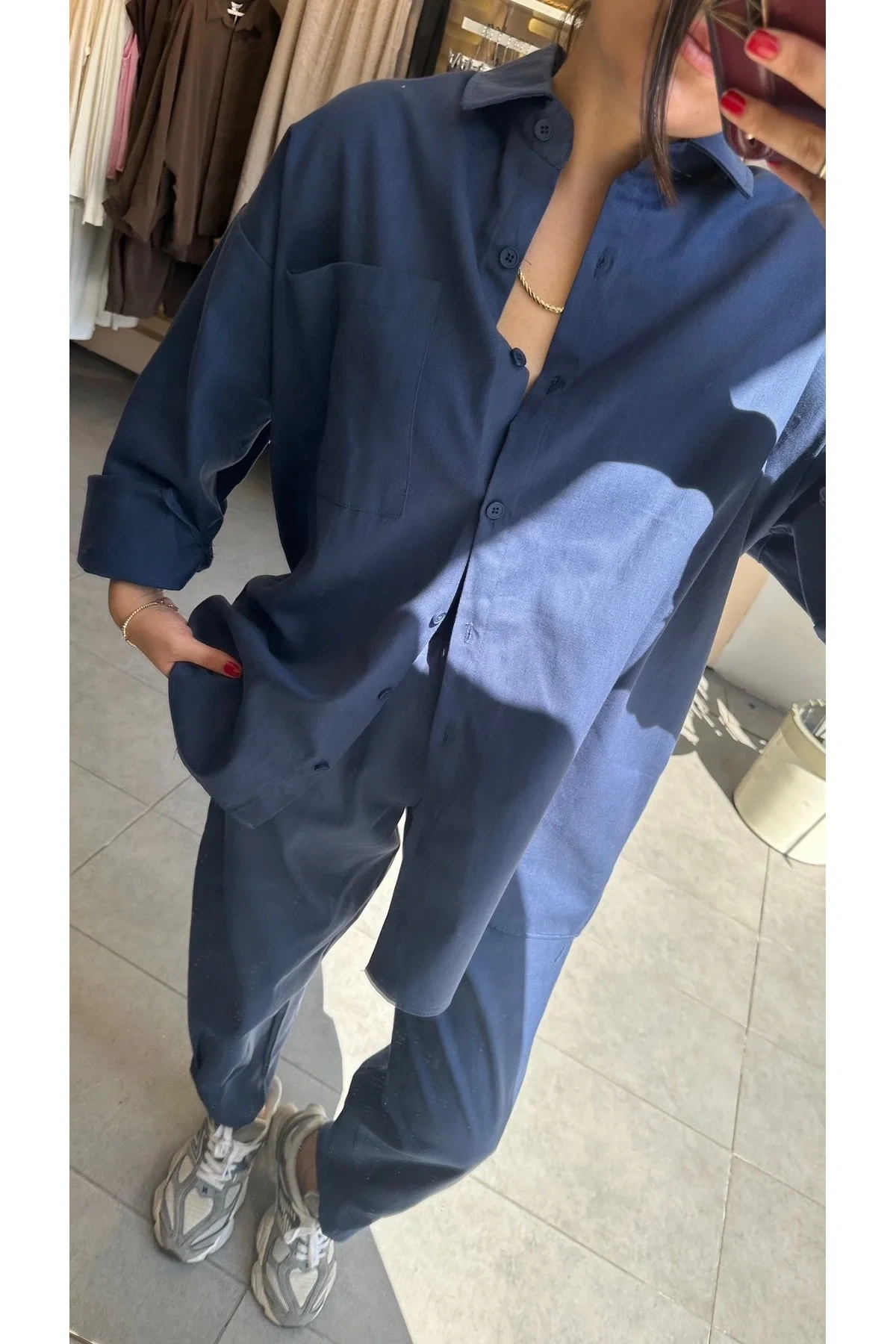 Kadın Lacivert Oversize Yıkamalı Gabardin Gömlek ve Beli Lastikli Havuç Pantolon İkili Takım