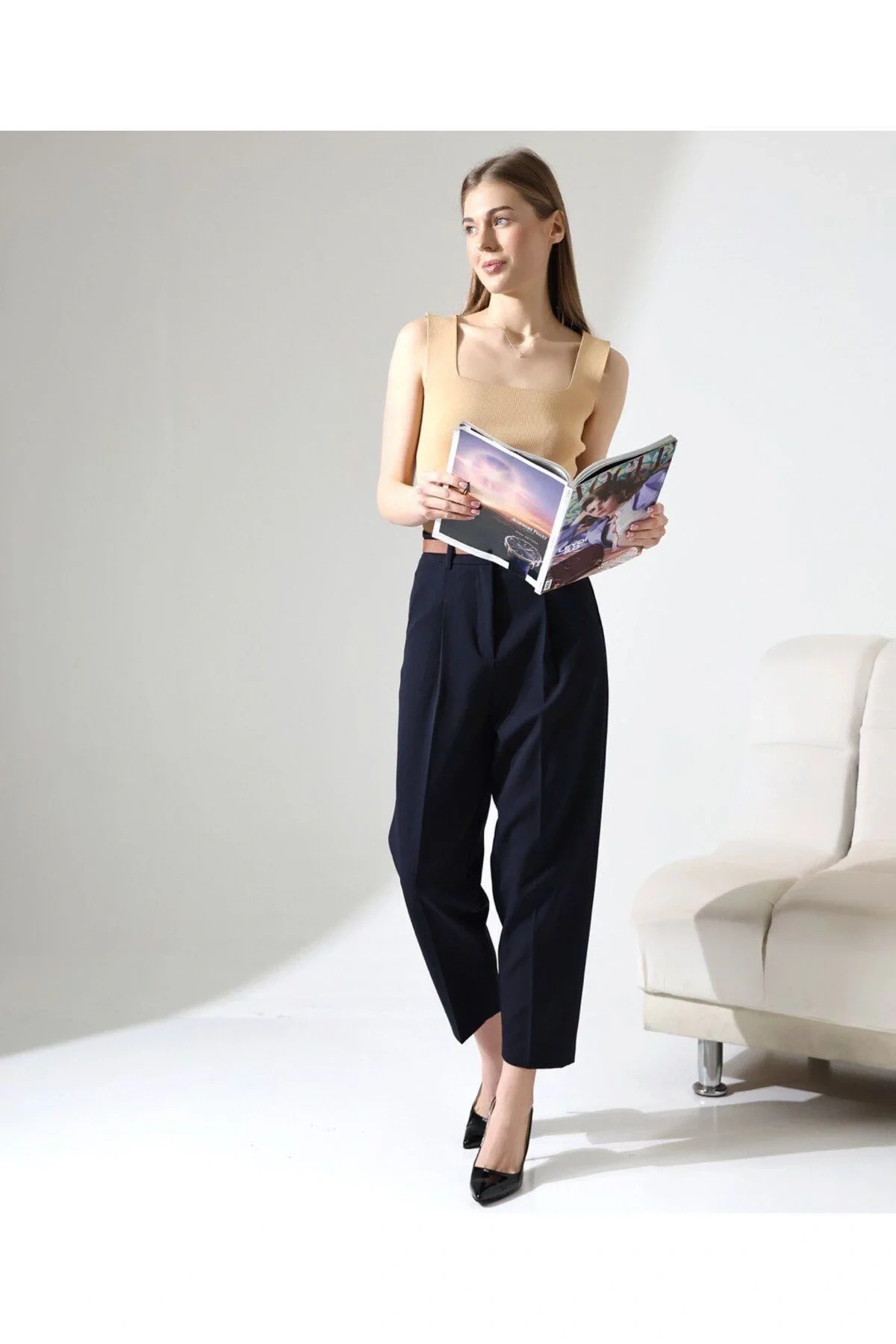 Kadın Lacivert Yüksek Bel Pileli Straight Kemerli Bilek Boy Havuç Kesim Kumaş Pantolon