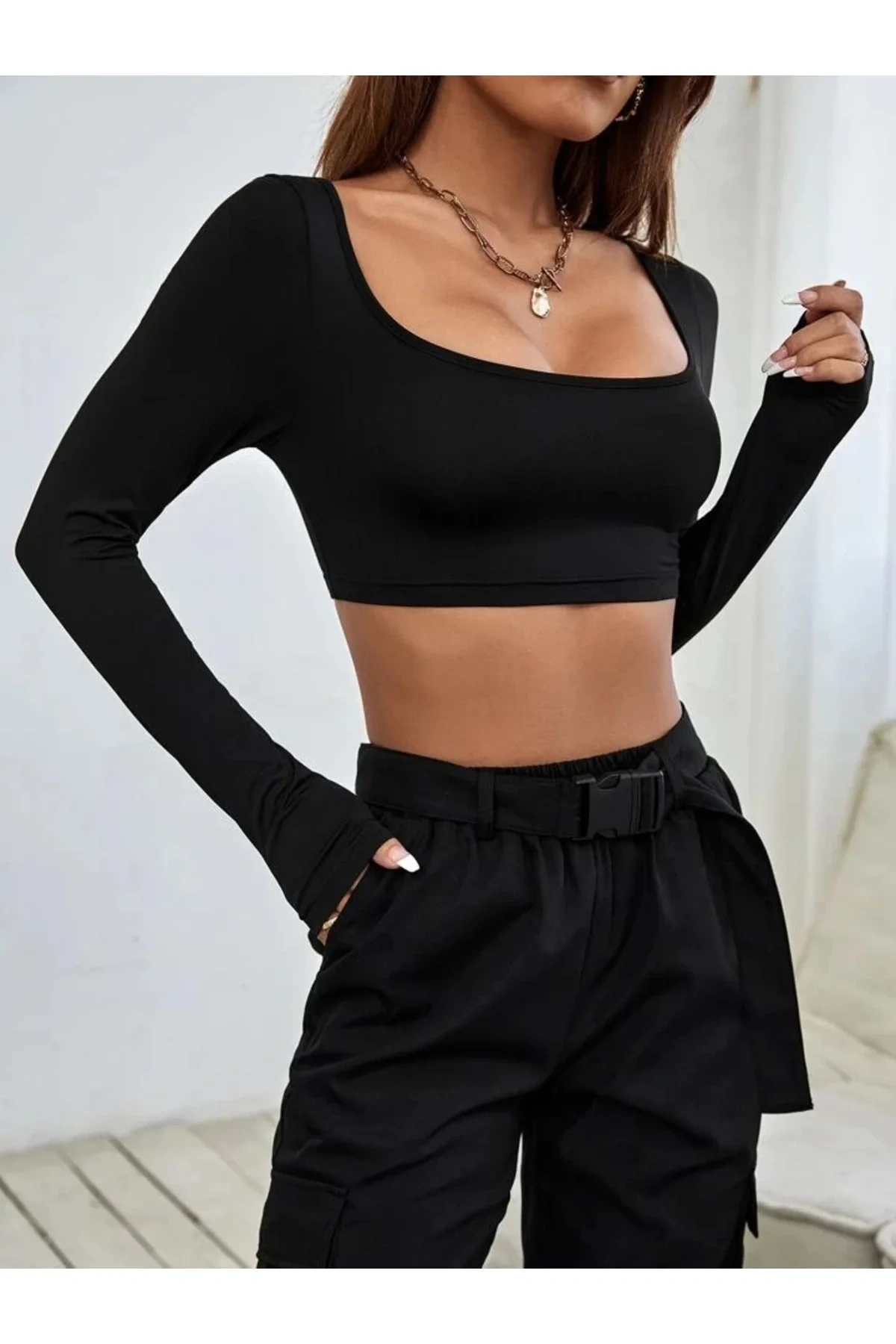 Kadın Siyah Geniş U Yaka Uzun Kollu Vücudu Saran Sandy Kumaş Basic Crop Top