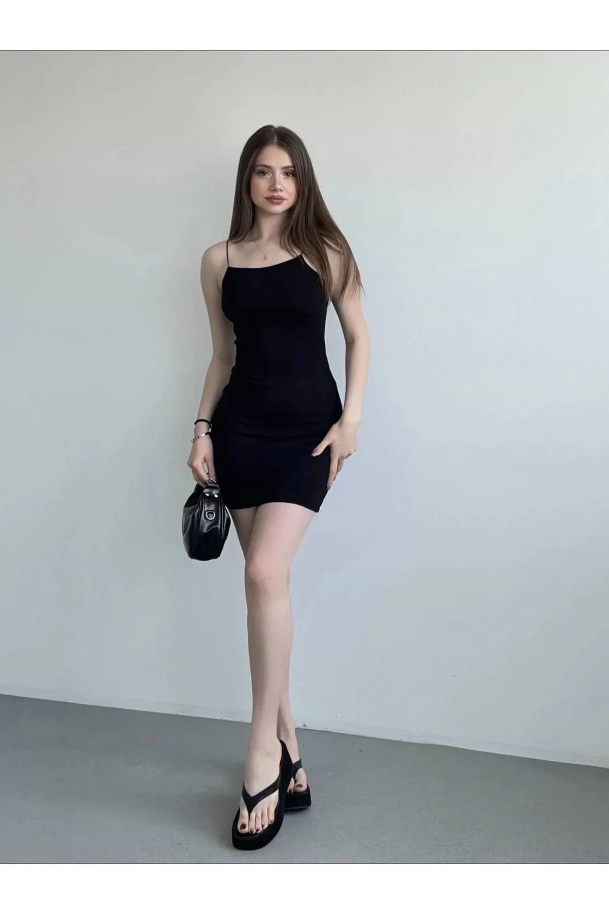 Kadın Siyah İp Askılı Vücudu Saran Basic Mini Kısa Esnek Kumaş Bodycon Elbise
