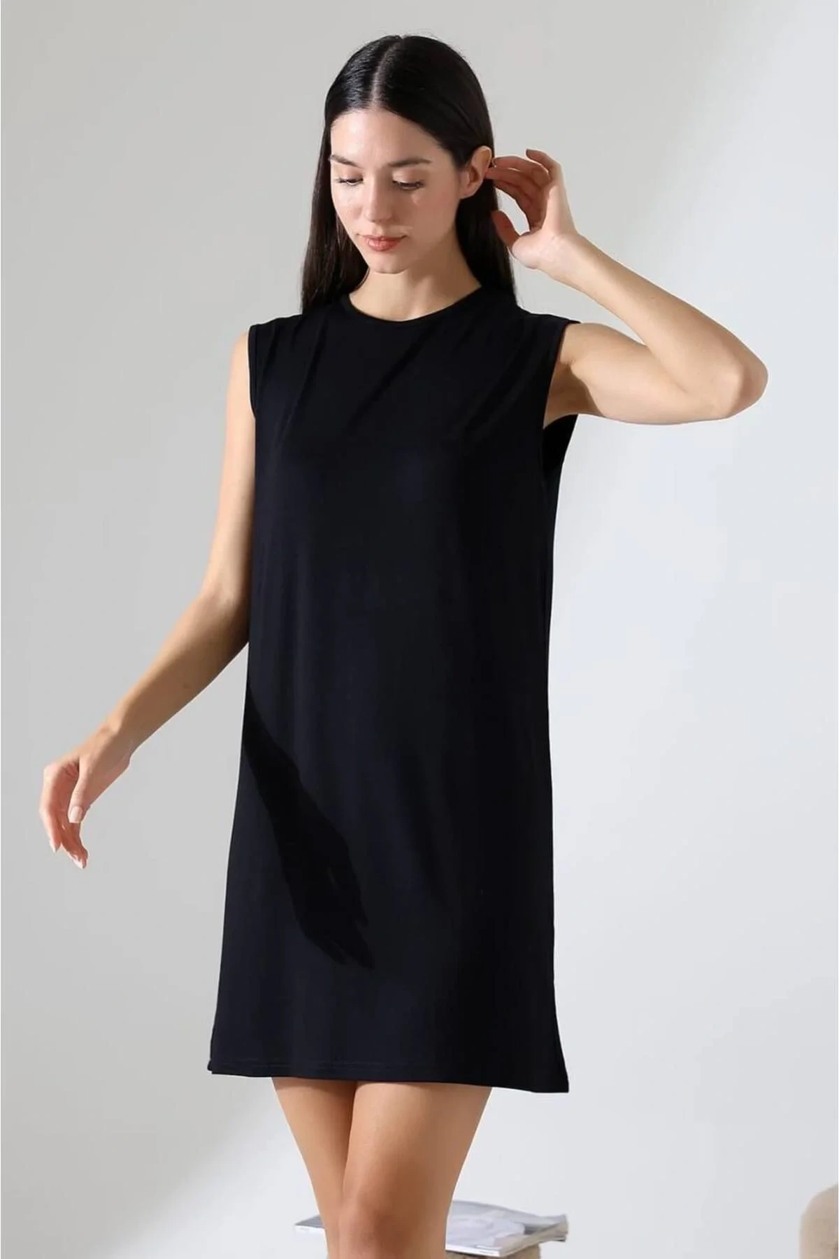 Kadın Siyah Oversize Kolsuz Bisiklet Yaka Basic Viskon Kısa İçlik Tunik Elbise