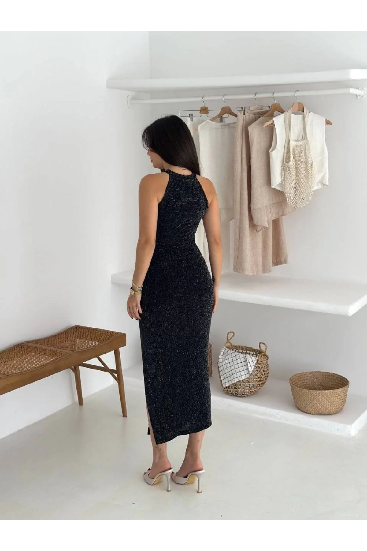 Kadın Siyah Simli Halter Yaka Yırtmaçlı Esnek Kumaş Uzun Abiye Davet Gece Elbisesi