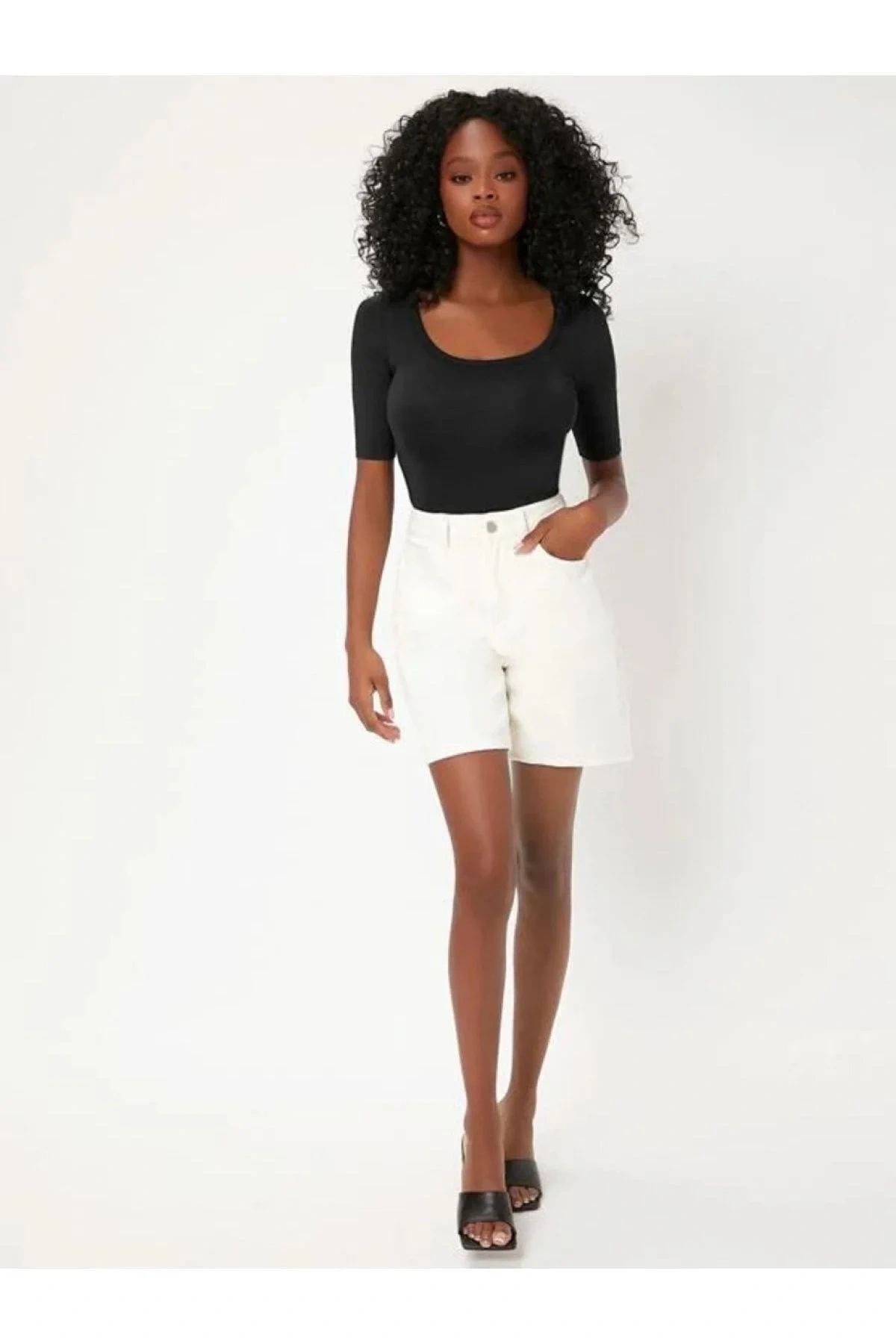 Kadın Siyah U Yaka Kısa Kol Vücudu Saran Sandy Kumaş Basic Tanga Bodysuit