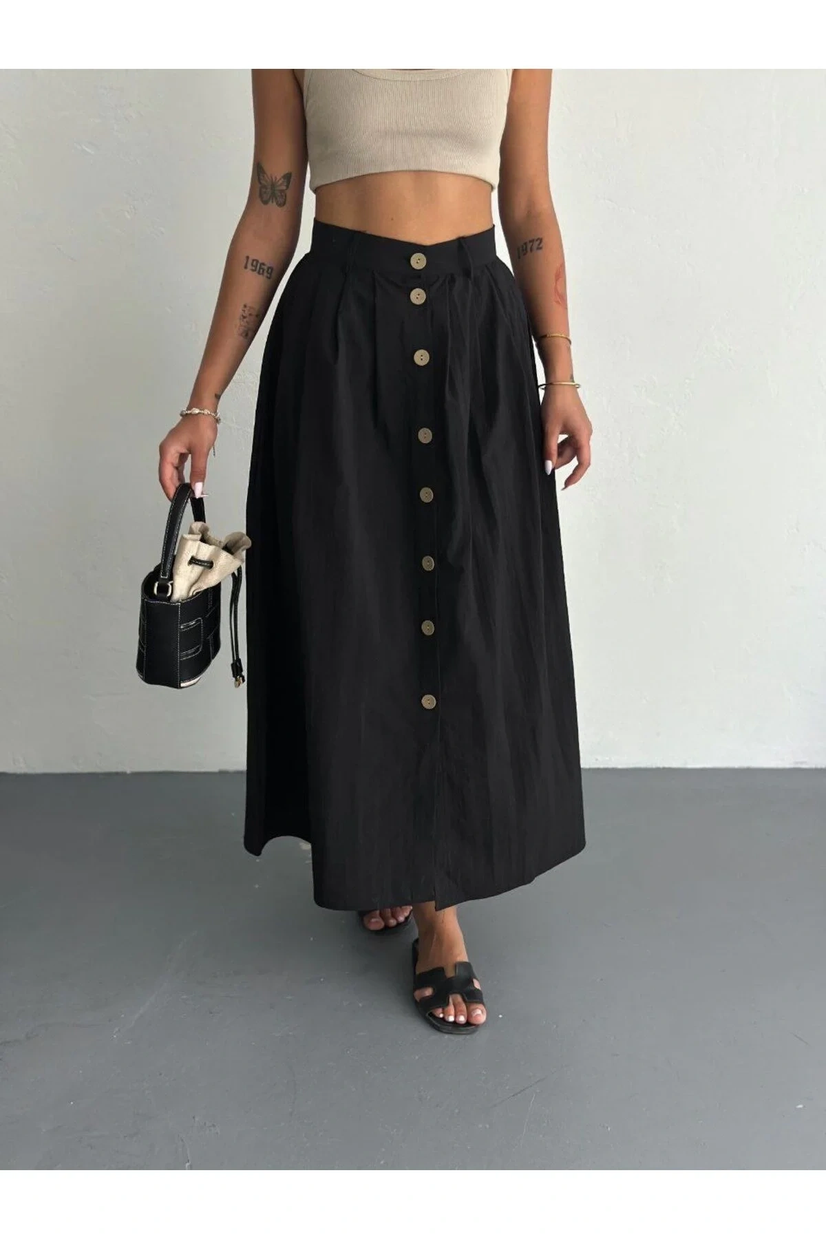 bysoca Kadın Siyah Yüksek Bel Pileli Önden Düğmeli Yırtmaçlı Kloş Kesim Oversize Midi Poplin Etek
