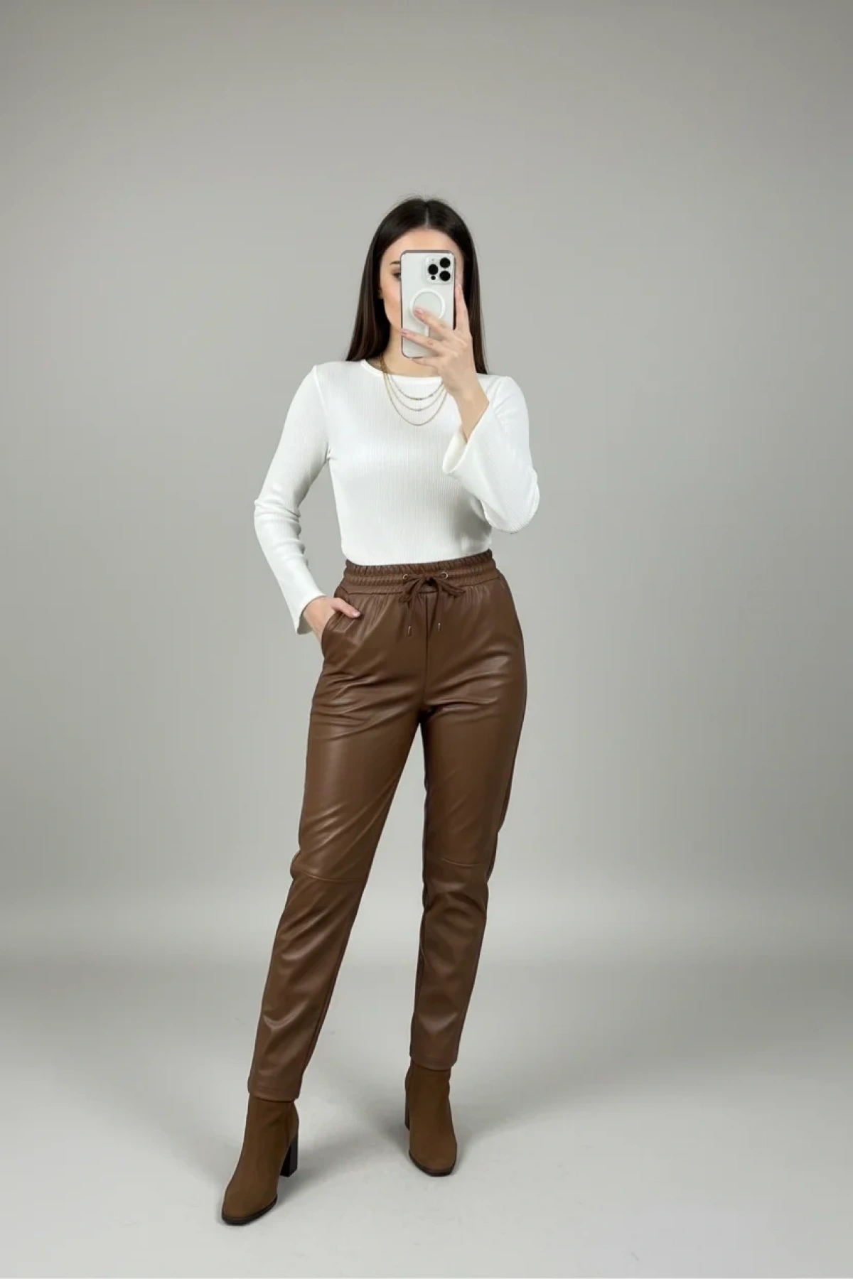 bysoca Kadın Taba Yüksek Bel Lastikli ve Bağcıklı Cepli Şardonlu Çatlamaz Deri Jogger Pantolon