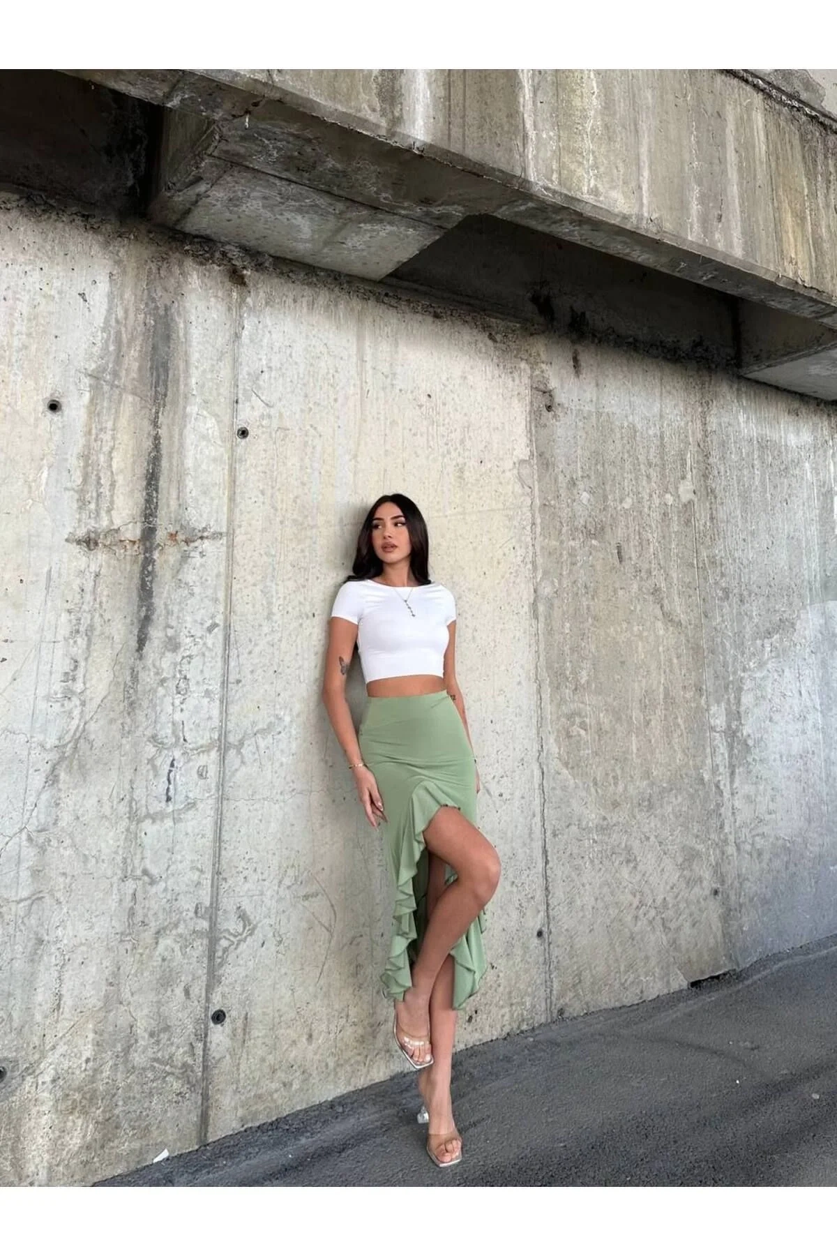 bysoca Kadın Yeşil Yüksek Bel Yırtmaçlı Fırfırlı Asimetrik Kesim Volanlı Rahat Midi Boy Etek