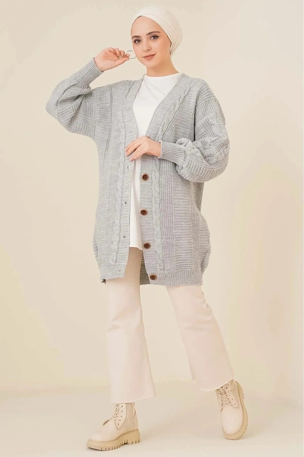 Kadın Gri Saç Örgü Desenli Düğmeli Balon Kol Yumuşak Dokulu Uzun Triko Hırka