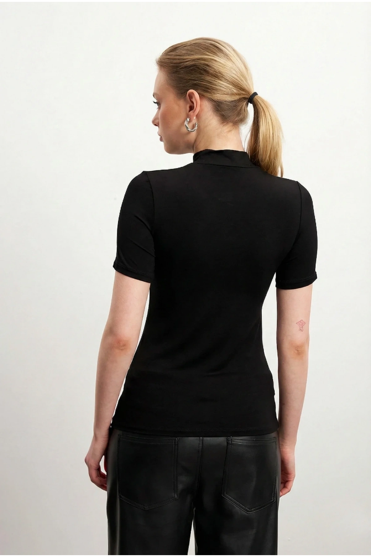 Kadın 3lü Siyah Yarım Balıkçı Yaka Kısa Kollu Esnek Pamuklu Basic Bluz