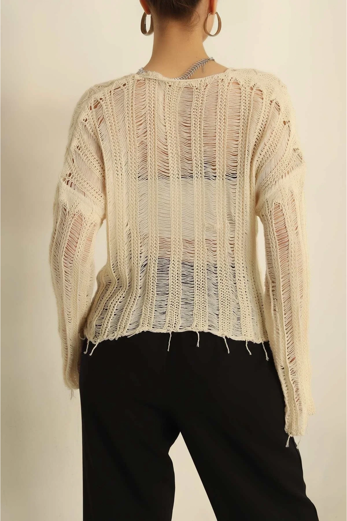 Kadın Bej V Yaka Uzun Kol Düşük Omuz Ajurlu Pamuklu Püsküllü Salaş Örme Bohem Triko Bluz