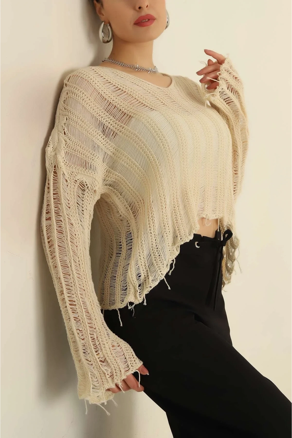 Kadın Bej V Yaka Uzun Kol Düşük Omuz Ajurlu Pamuklu Püsküllü Salaş Örme Bohem Triko Bluz