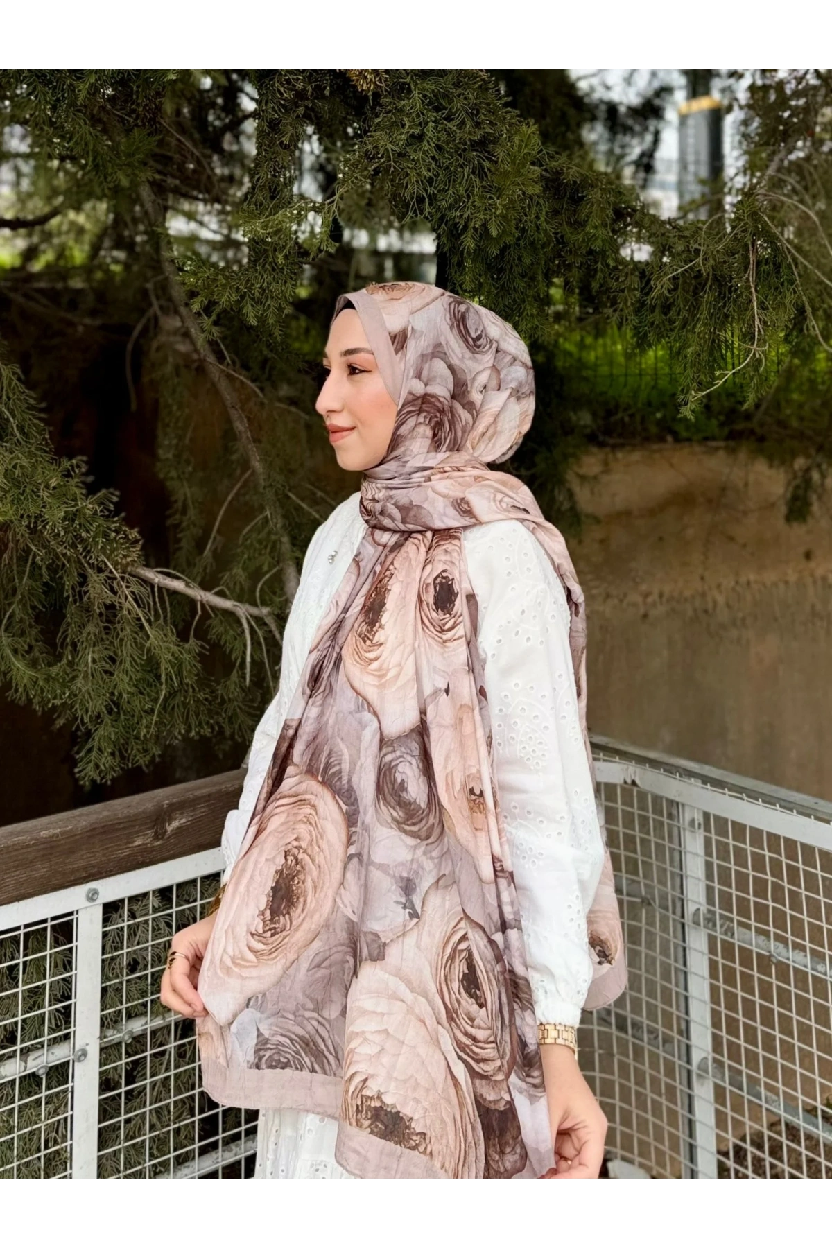Kadın Bej Büyük Gül Floral Çiçek Desenli Bambu Dokuma Soft Yumuşak Şal