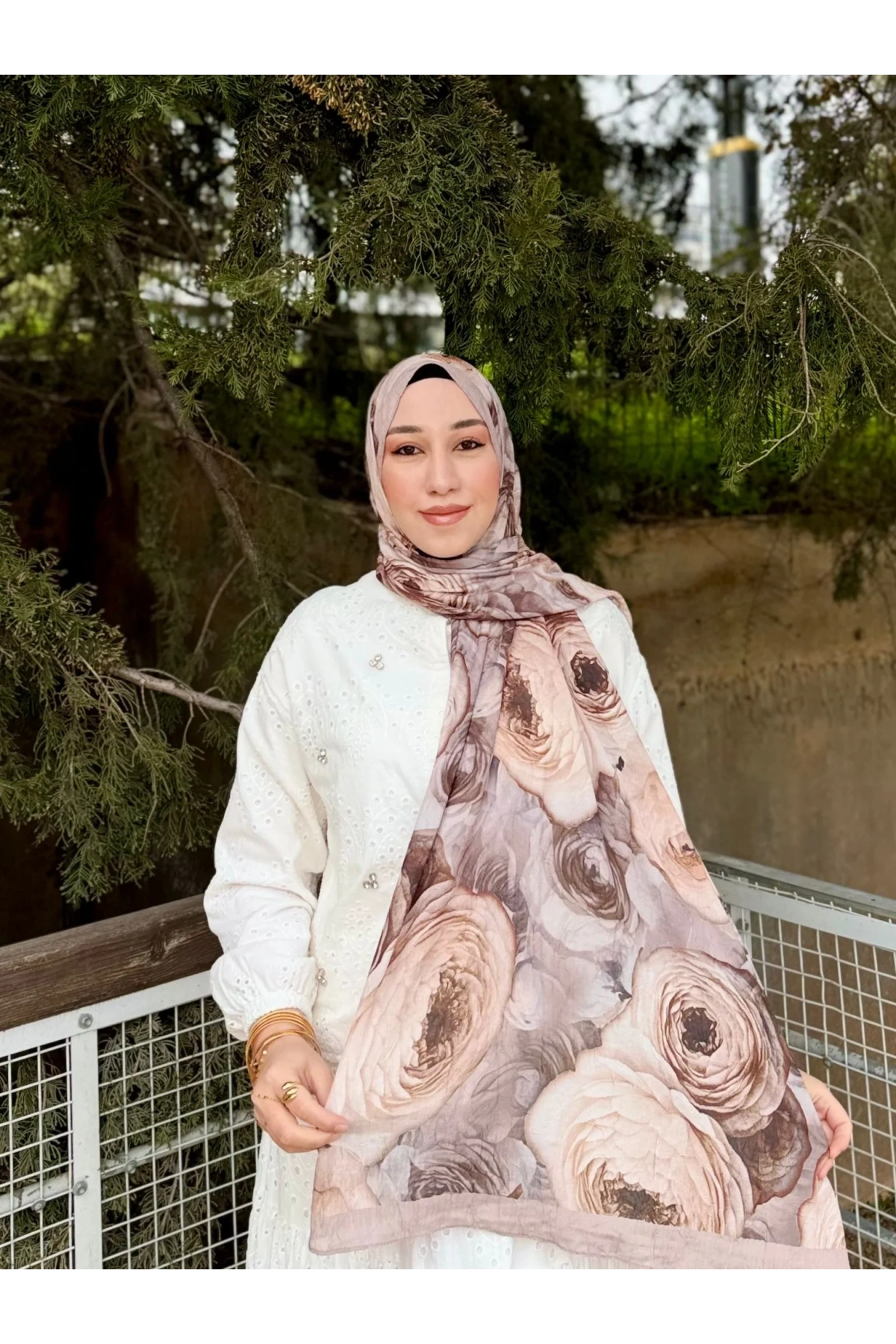 Kadın Bej Büyük Gül Floral Çiçek Desenli Bambu Dokuma Soft Yumuşak Şal