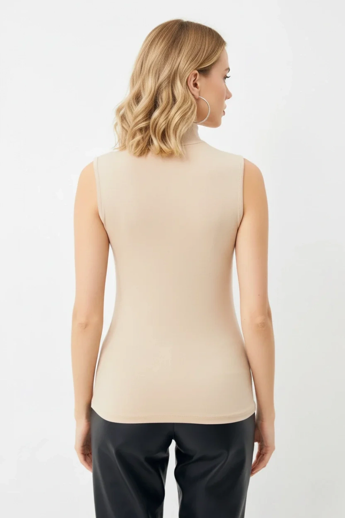 Kadın Bej Yarım Balıkçı Yaka Kolsuz Pamuklu Esnek Basic Atlet Body Bluz