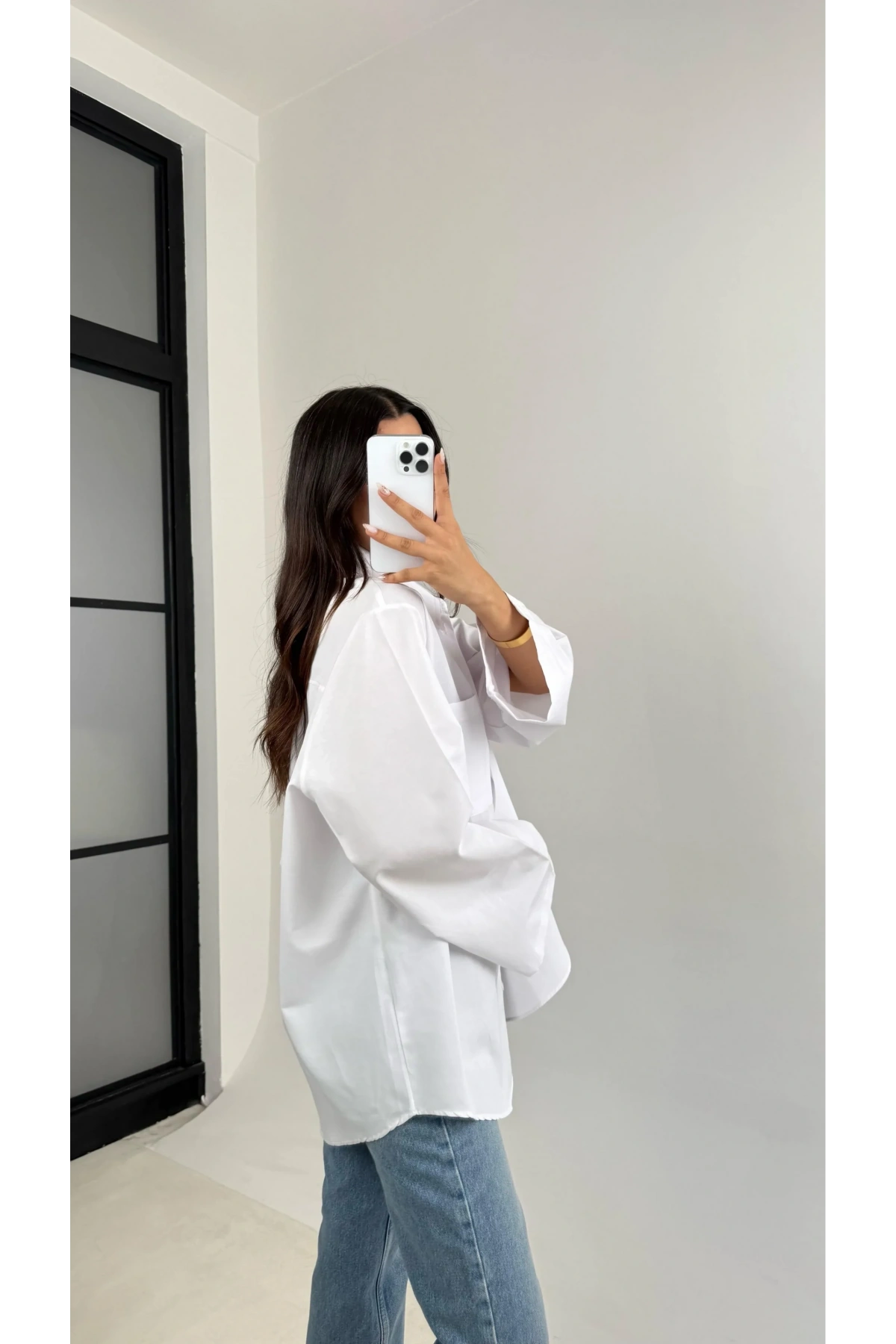 Kadın Beyaz Uzun Kollu Tek Cepli Geniş Manşetli Oversize Keten Karışımlı Tunik Gömlek